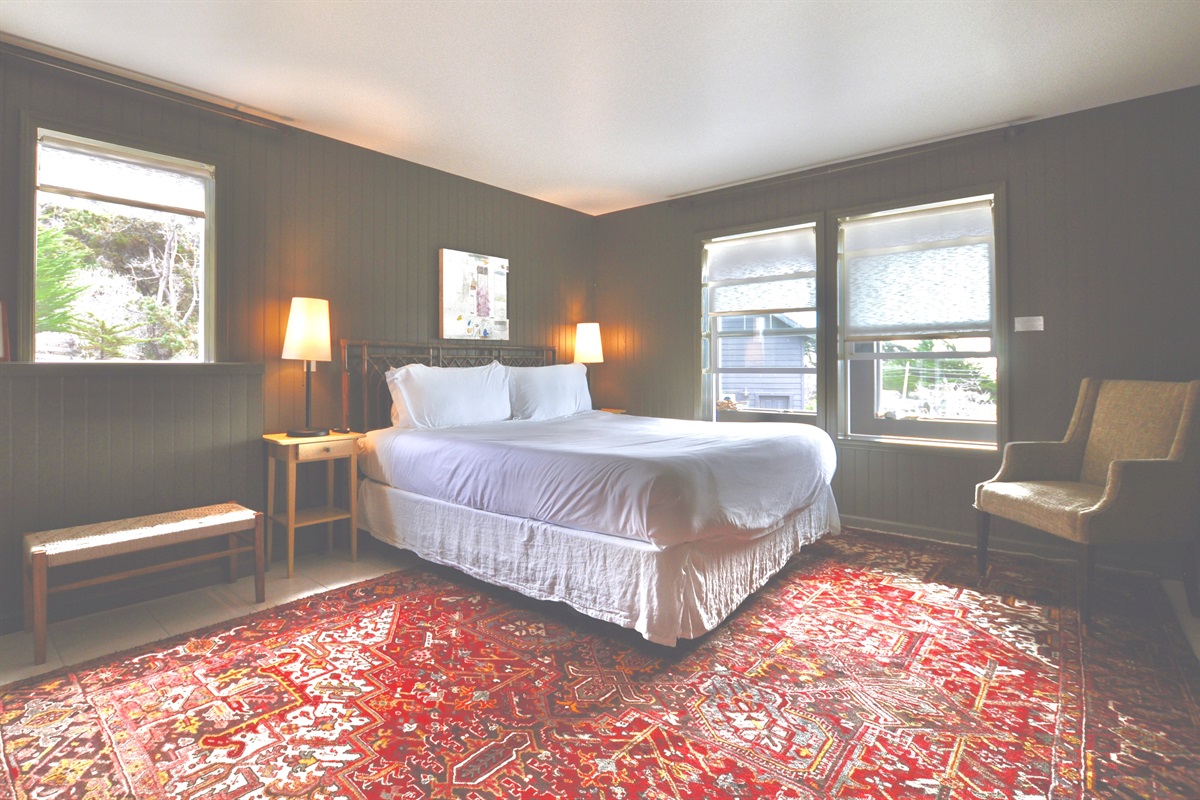 Downstairs bedroom: king bed, ocean views, smart TV, en suite bathroom with walk-in shower.