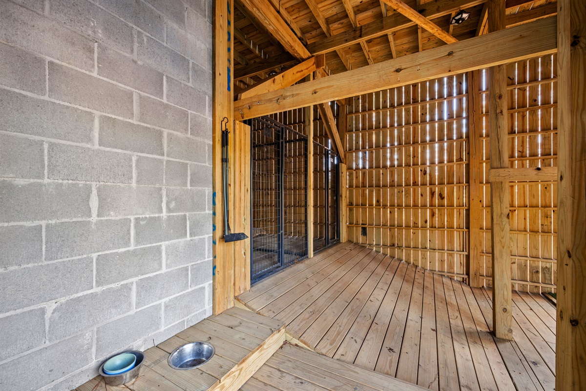 With plenty of room and fresh airflow, this pet space is a nice bonus that helps everyone settle in, including your furry family members.