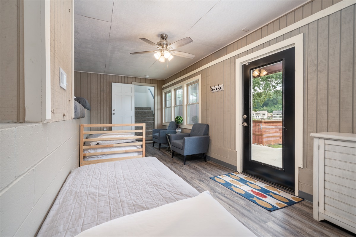 [Bunk Room] Large Windows Provide Loads of Natural Light