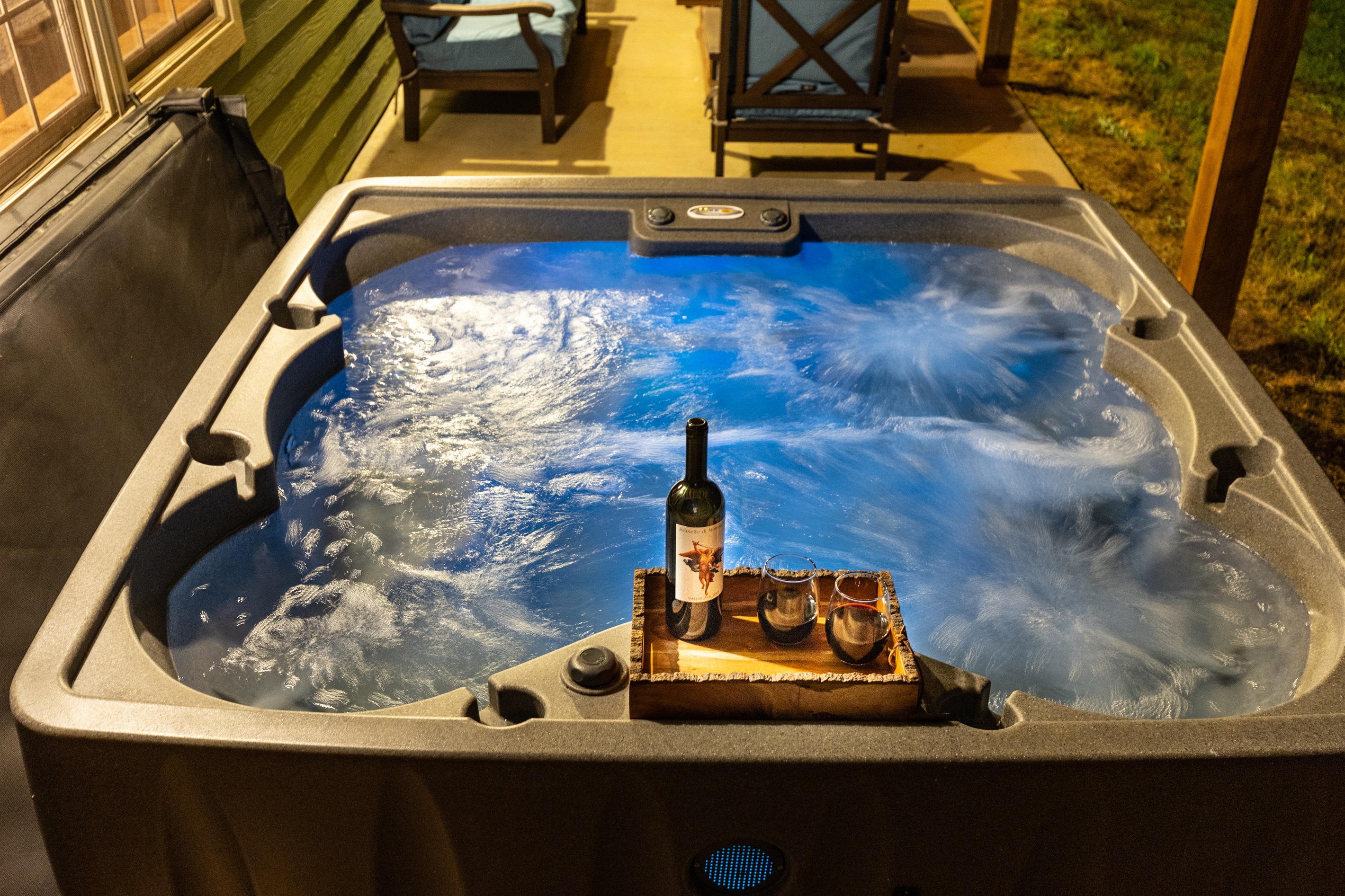 The 6-person hot tub will soothe your muscles after a day of hiking and warm you on those chilly mountain evenings.