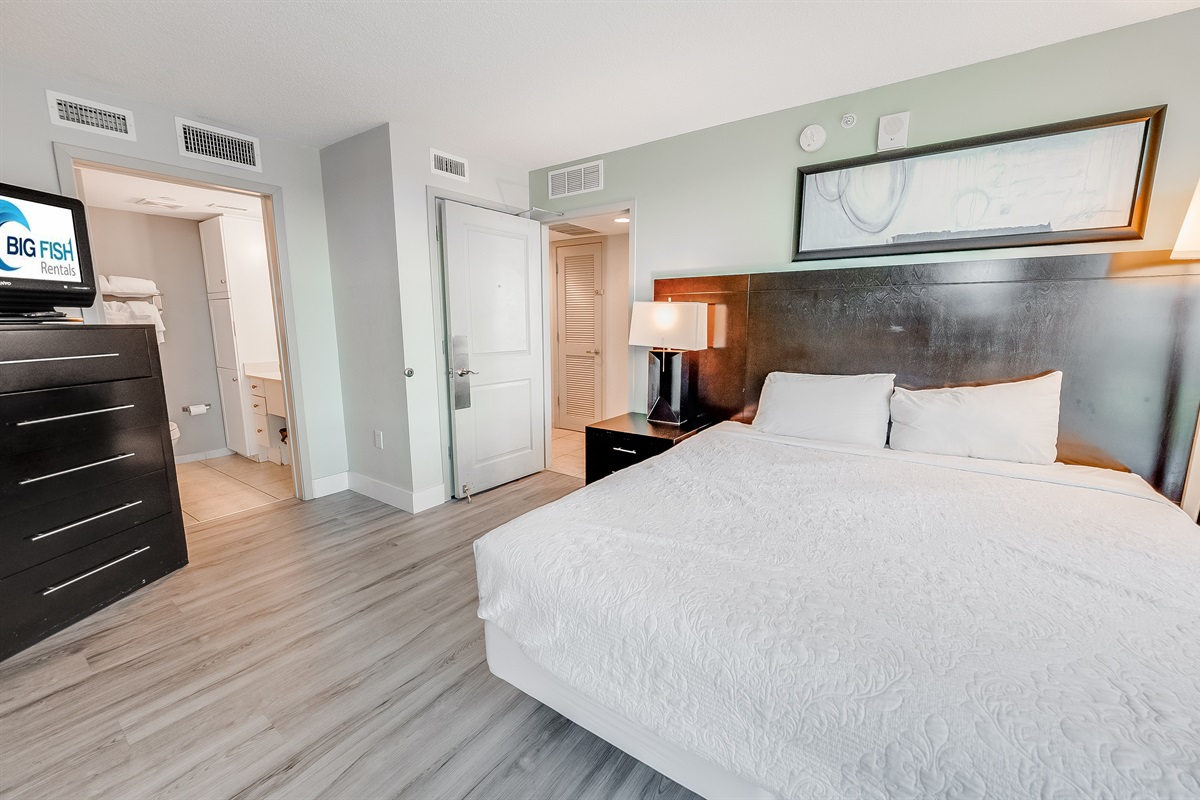 Stunning Bedroom Beautifully Decorated with Amazing Views (Room B)💫✨