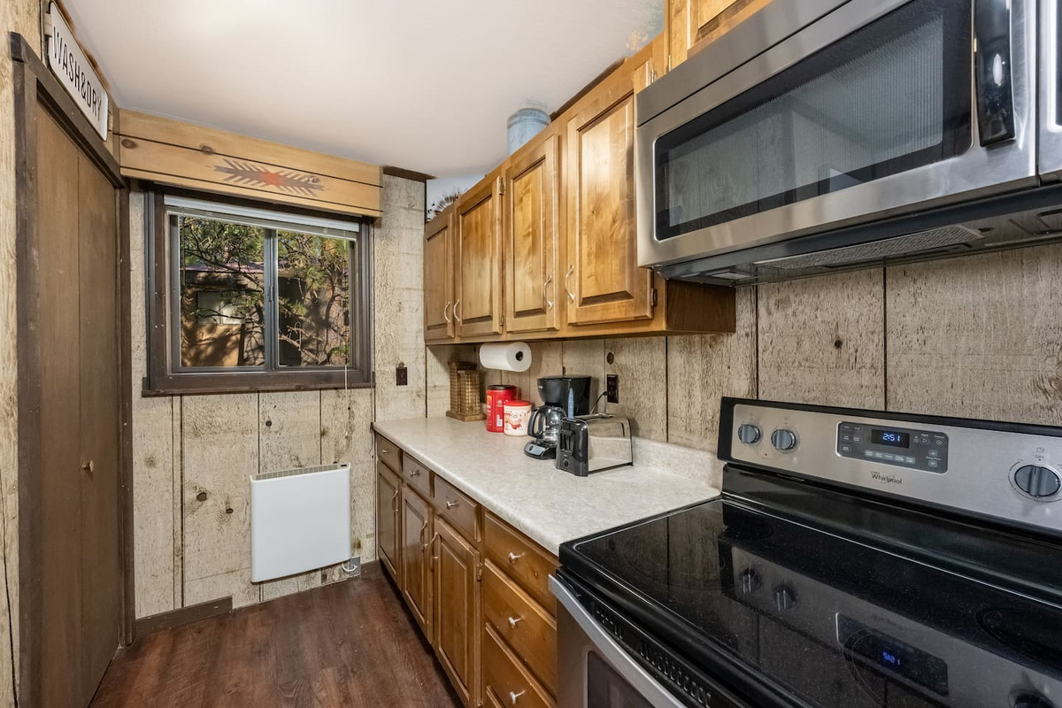 Full kitchen