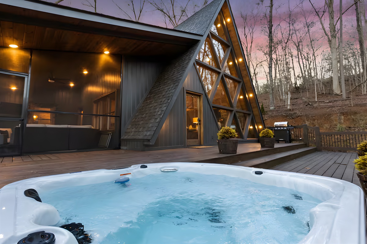 Step outside, sink into the hot tub, and let the forest set the mood.
