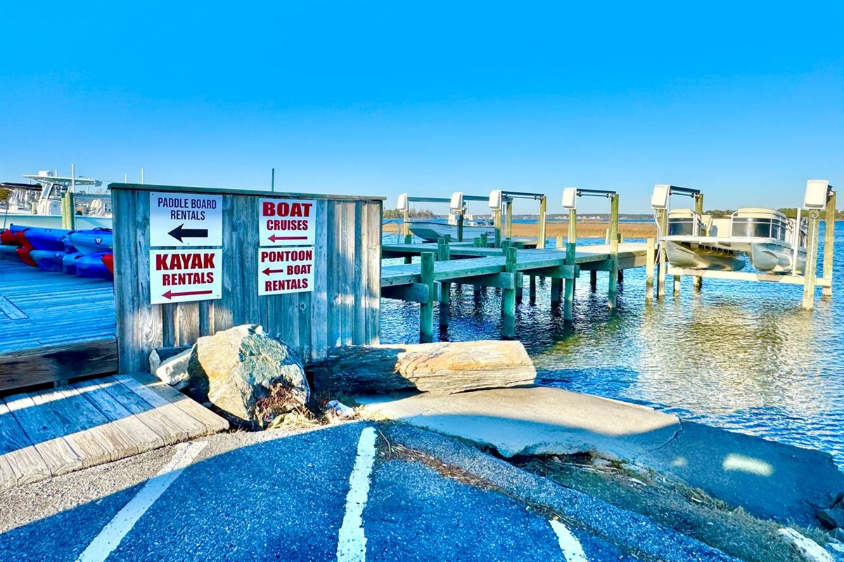 Downtown historic Swansboro on the waterfront - boating, fishing, dining, shopping, live music, and small town fun