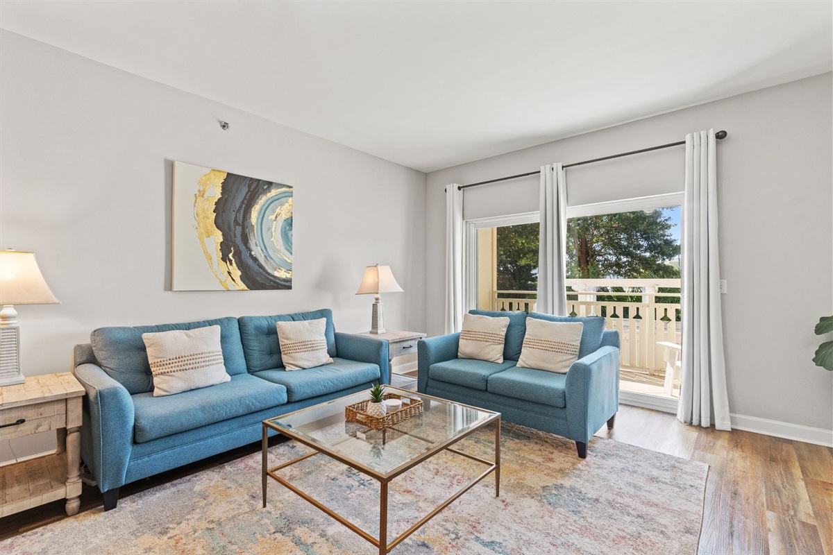 Comfy & stylish decor in the living room