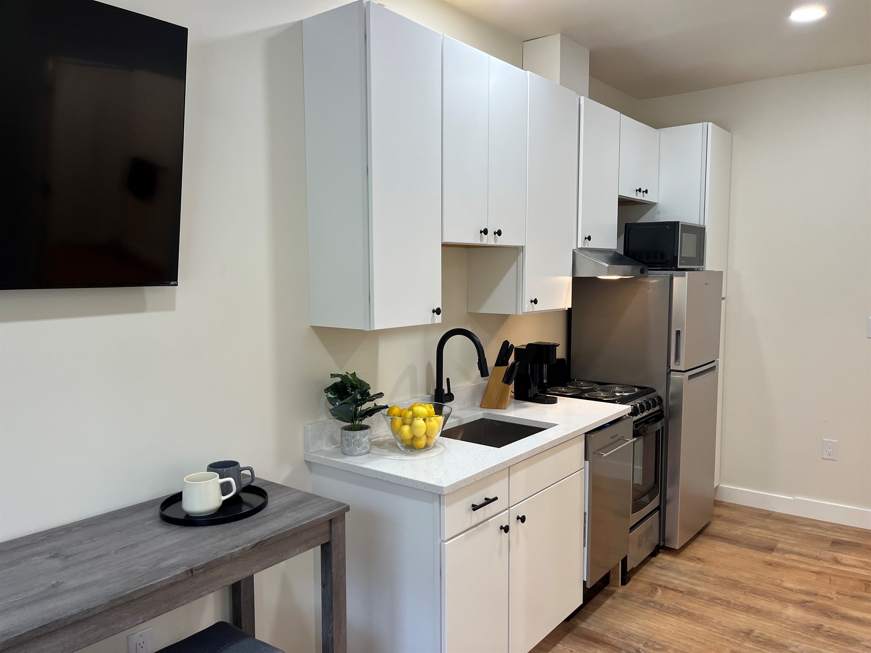 Full kitchen with dishwasher