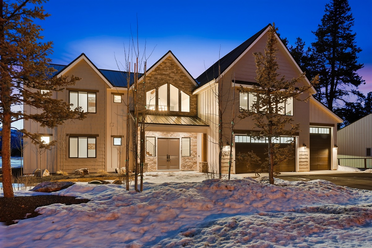 Welcome to Your Exquisite Private Lakeside Retreat