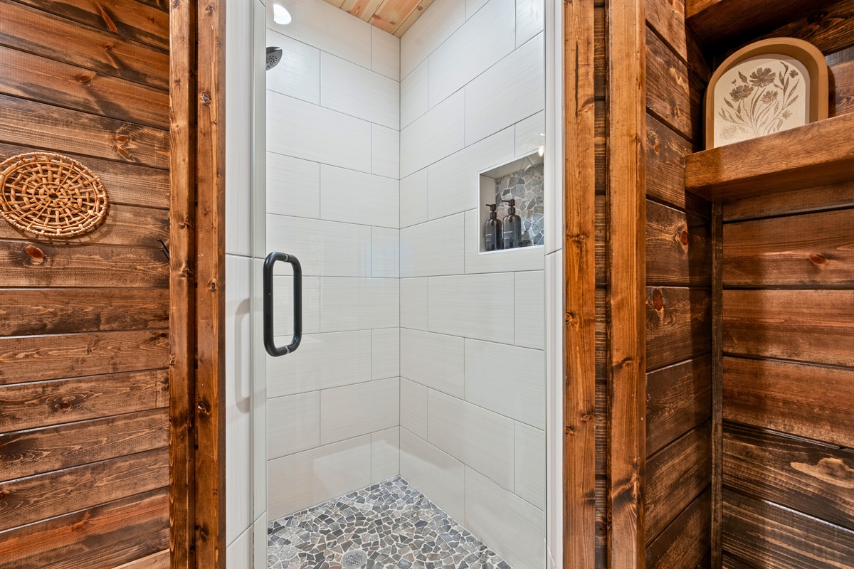 The shower here is roomy and refreshing, making it a great place to rinse off after lake days, hiking adventures, or time in the hot tub.