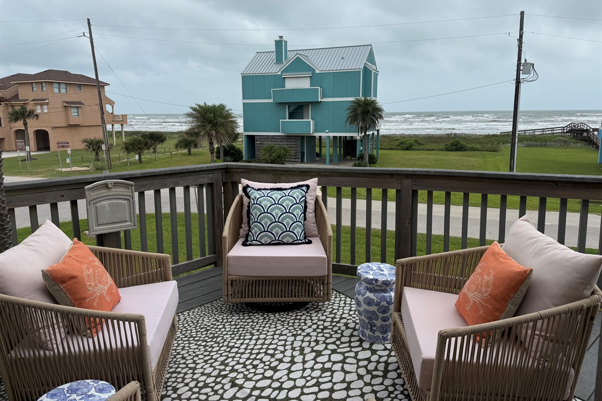 Main-Level Deck Gathering Spot
This is where the best stories get told—kick back together with beach and water views in every direction, from morning coffee to sunset conversations.