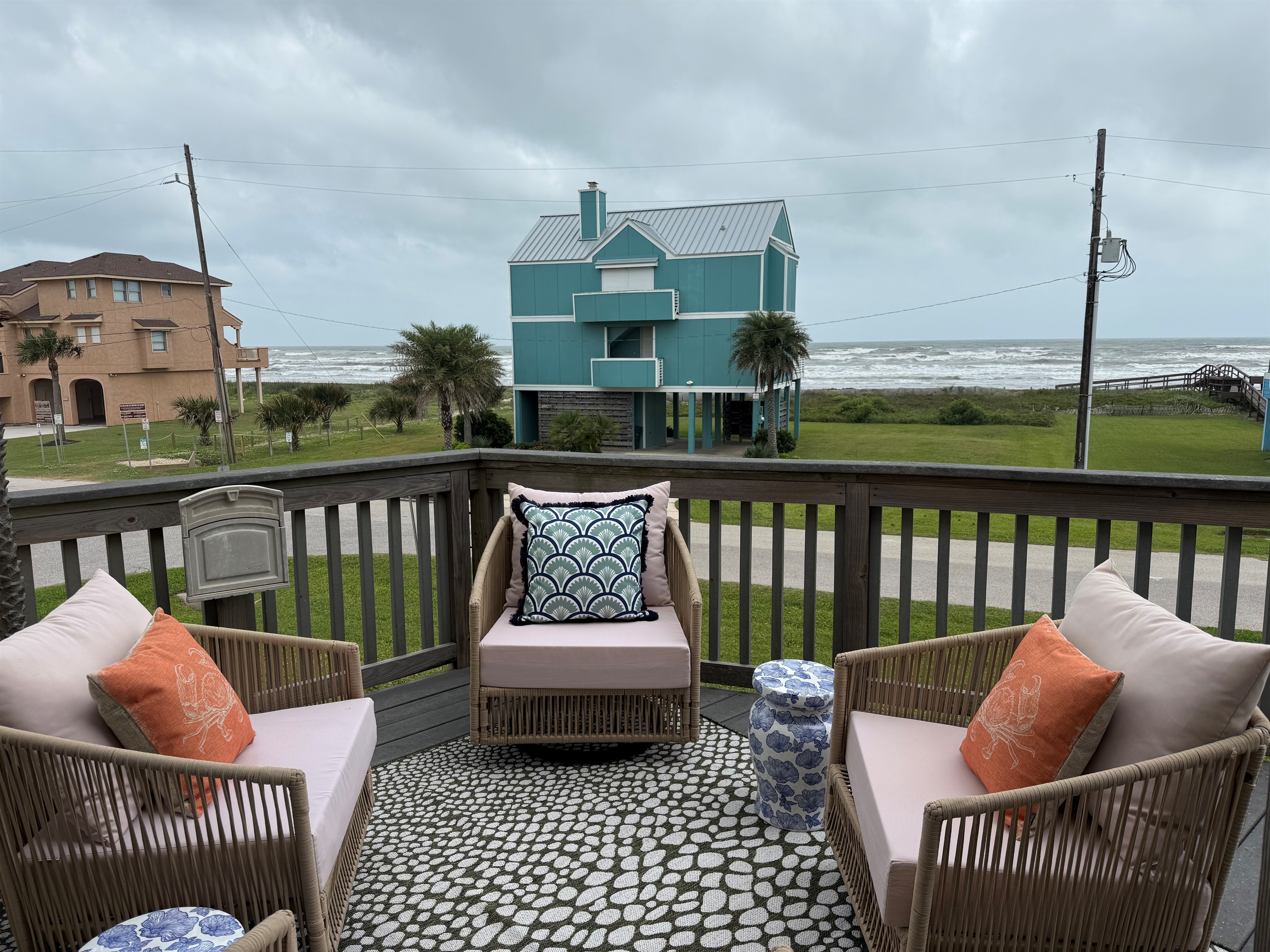 Main-Level Deck Gathering Spot
This is where the best stories get told—kick back together with beach and water views in every direction, from morning coffee to sunset conversations.
