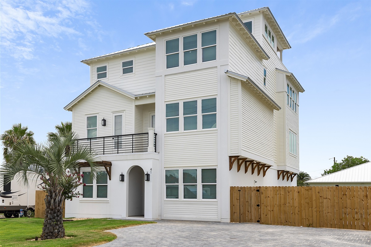 A retreat thoughtfully designed by vacationers for vacationers who crave something beyond the ordinary.
