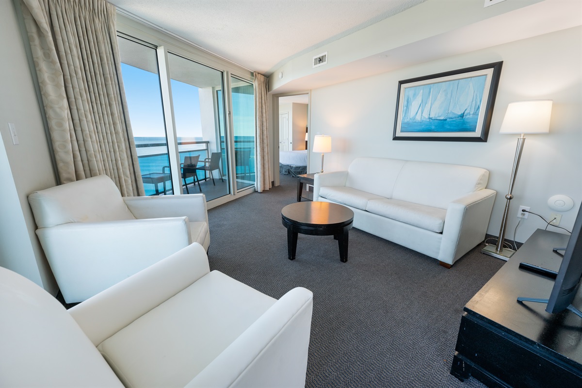 Living Room with Stunning Views🌊☀️
