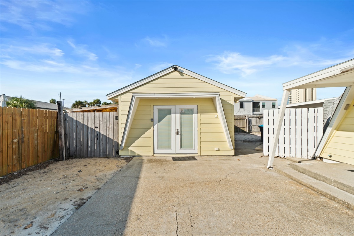 Detached Studio (3rd Bedroom and 2nd Bathroom)
