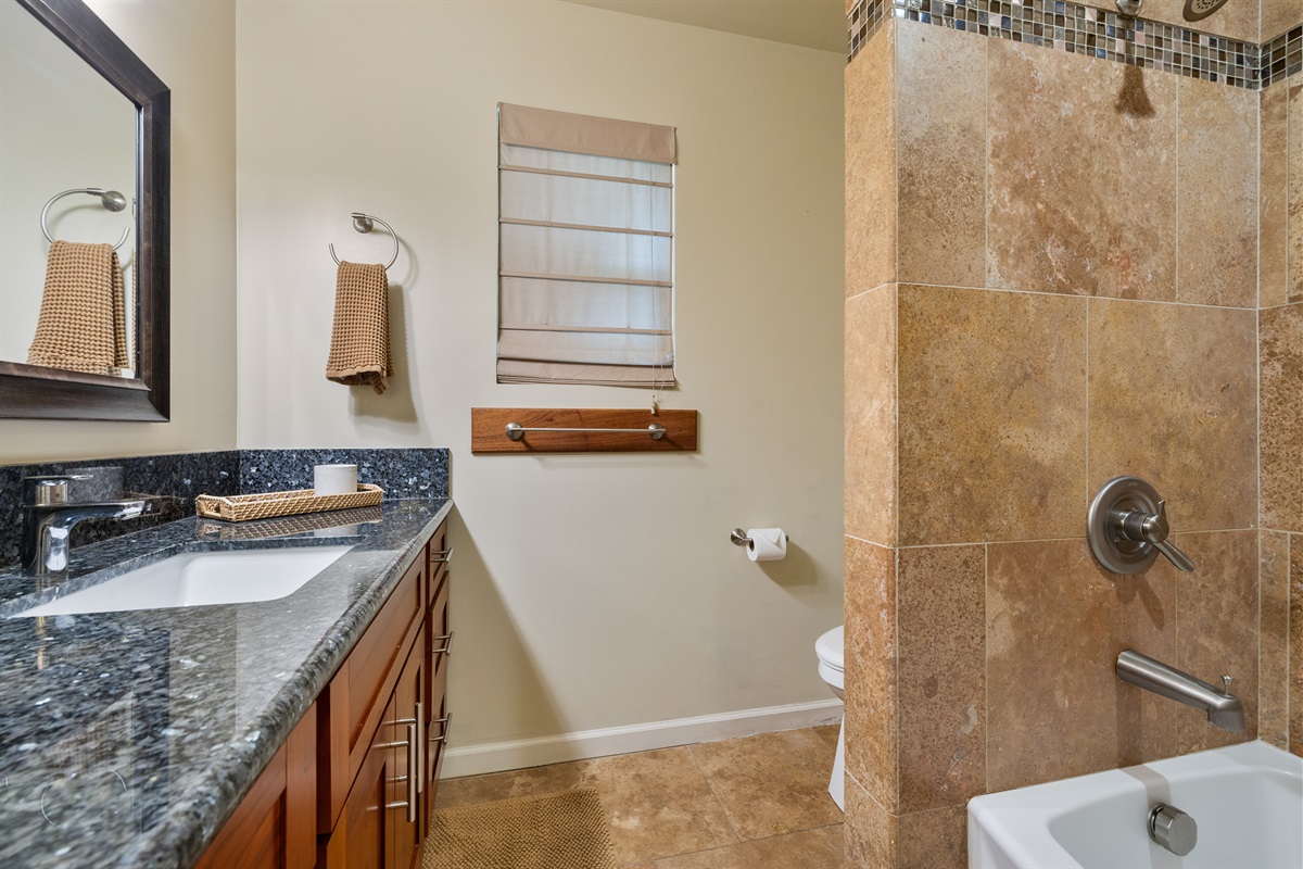 Full bathroom shower/tub combo