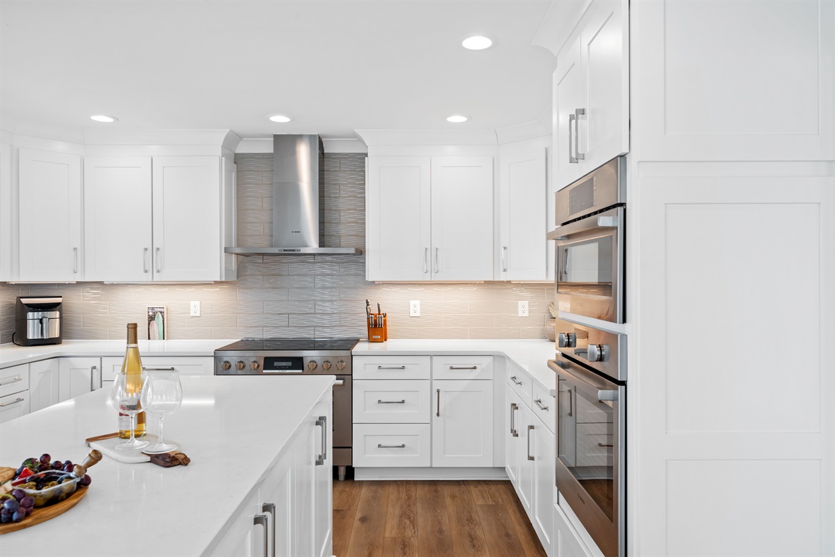 Bright open kitchen layout makes entertaining and meal prep easy for large groups