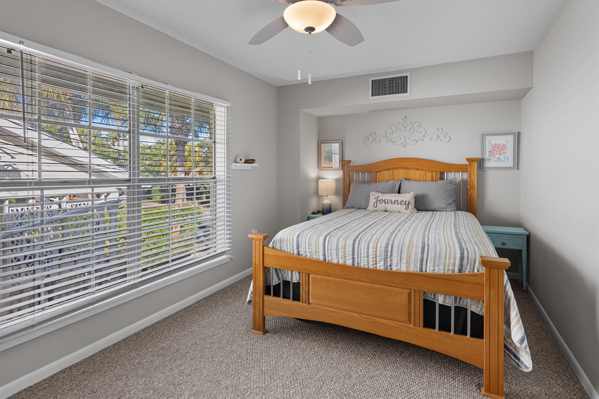 Guest bedroom with Queen bed