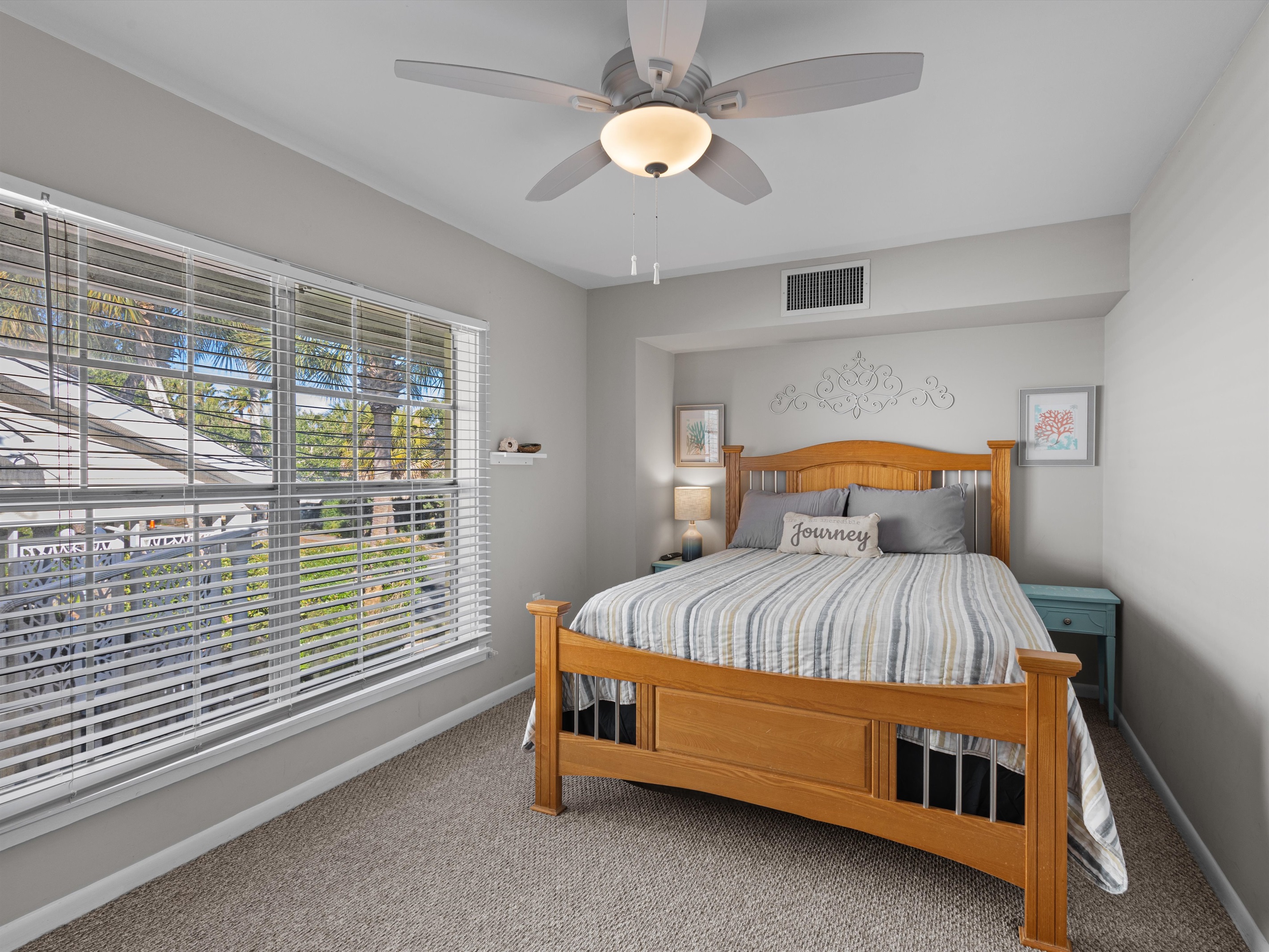 Guest bedroom with Queen bed