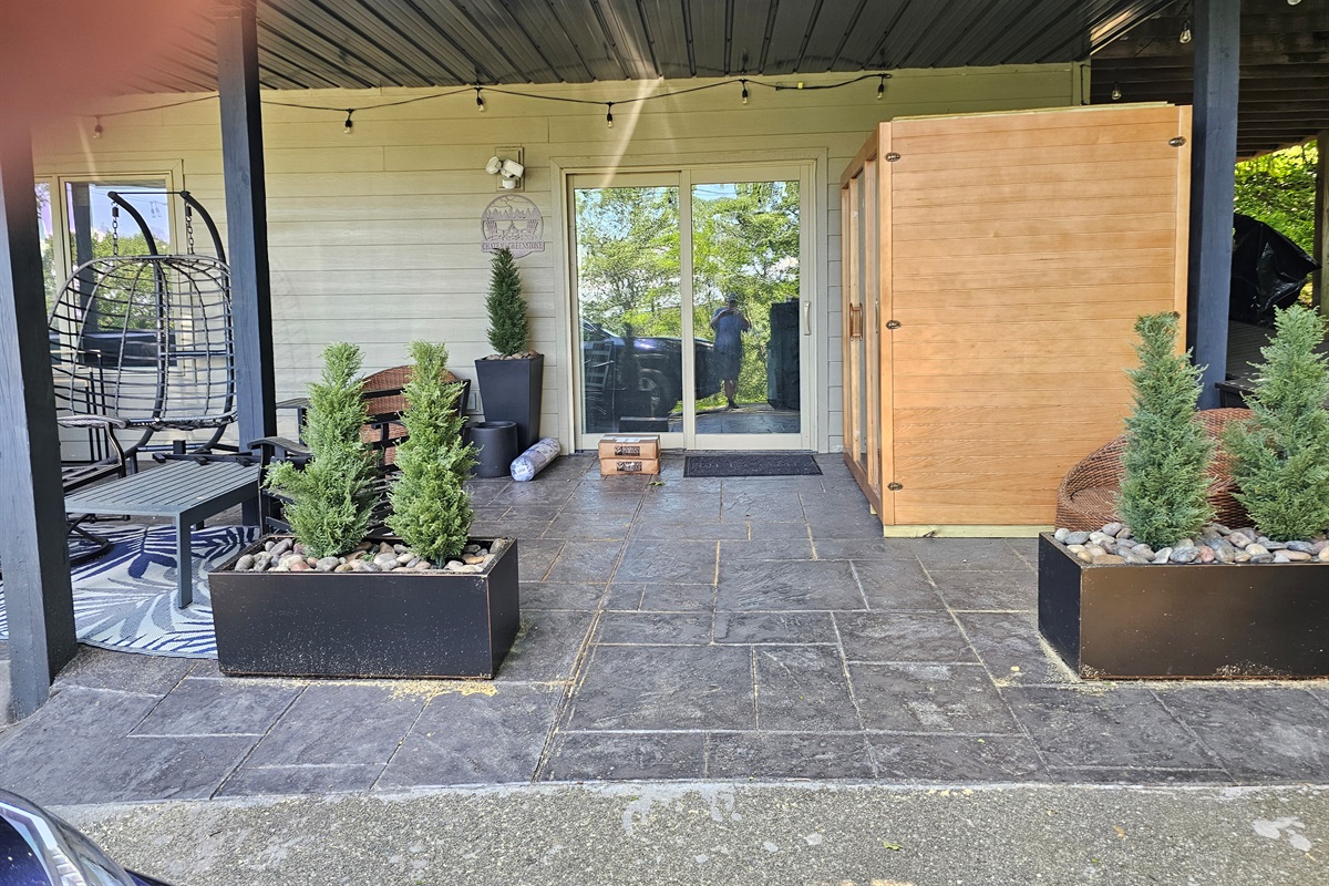Accessibility Feature - Step-free access to lower level (3 story property) (supporting photo 4)