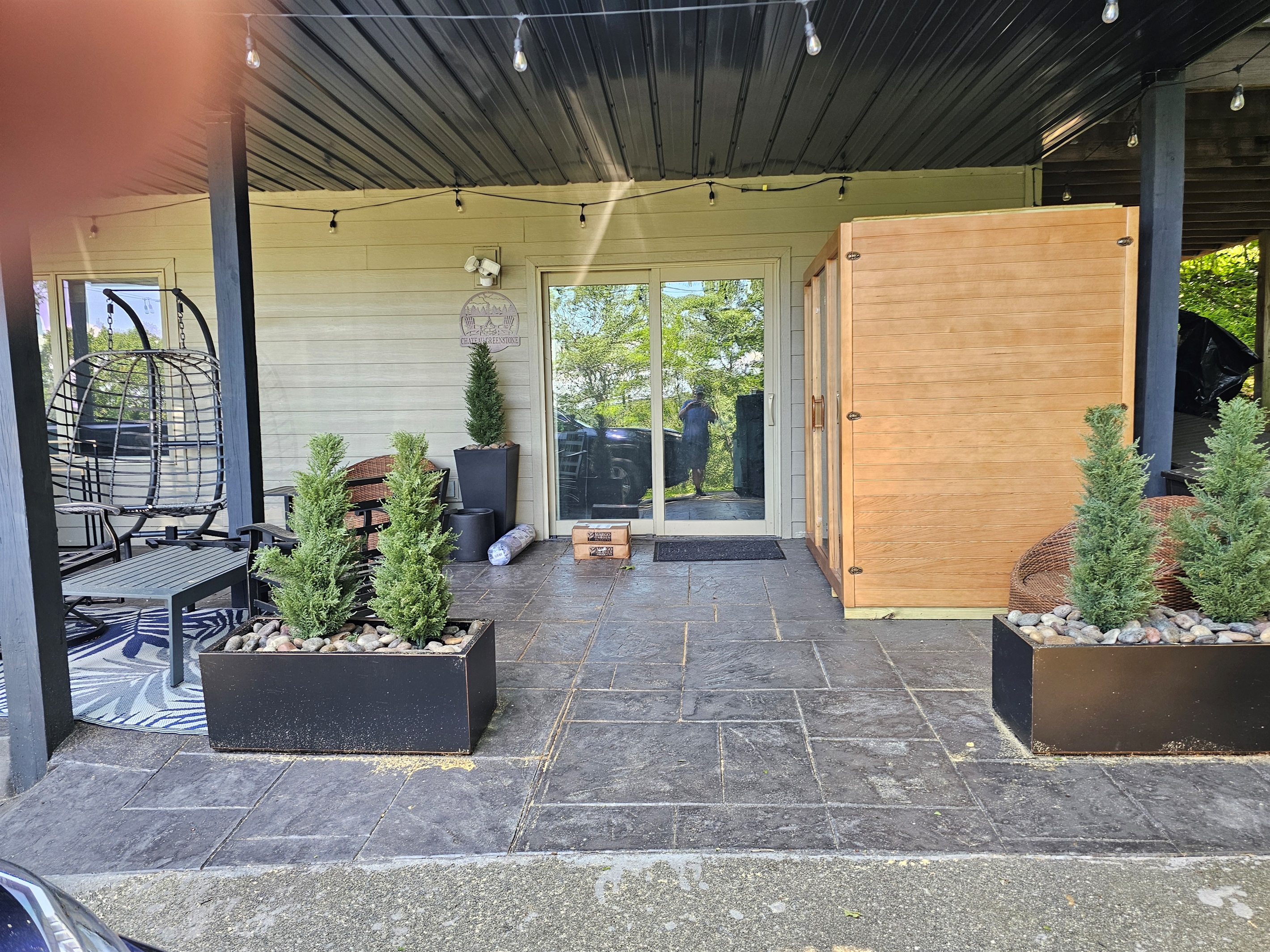 Accessibility Feature - Step-free access to lower level (3 story property) (supporting photo 4)