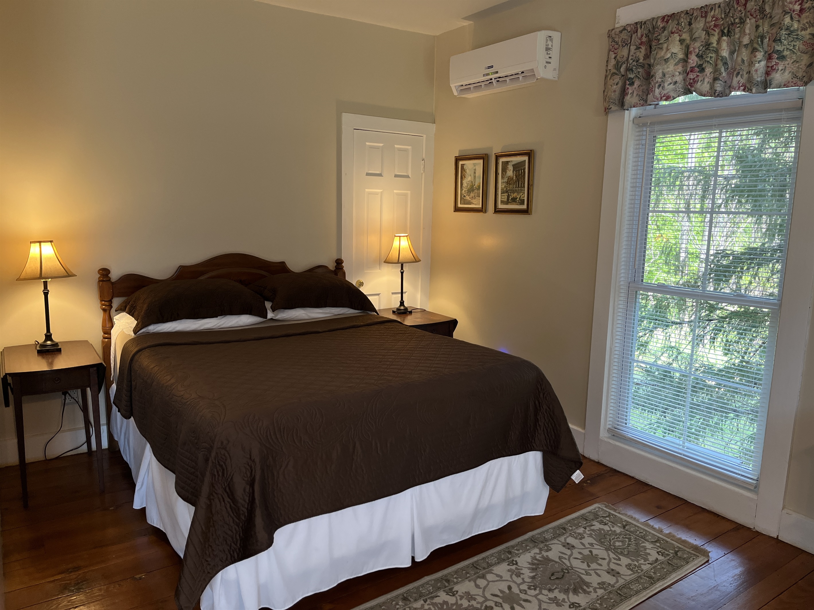 2nd floor bedroom #4 w/ queen.