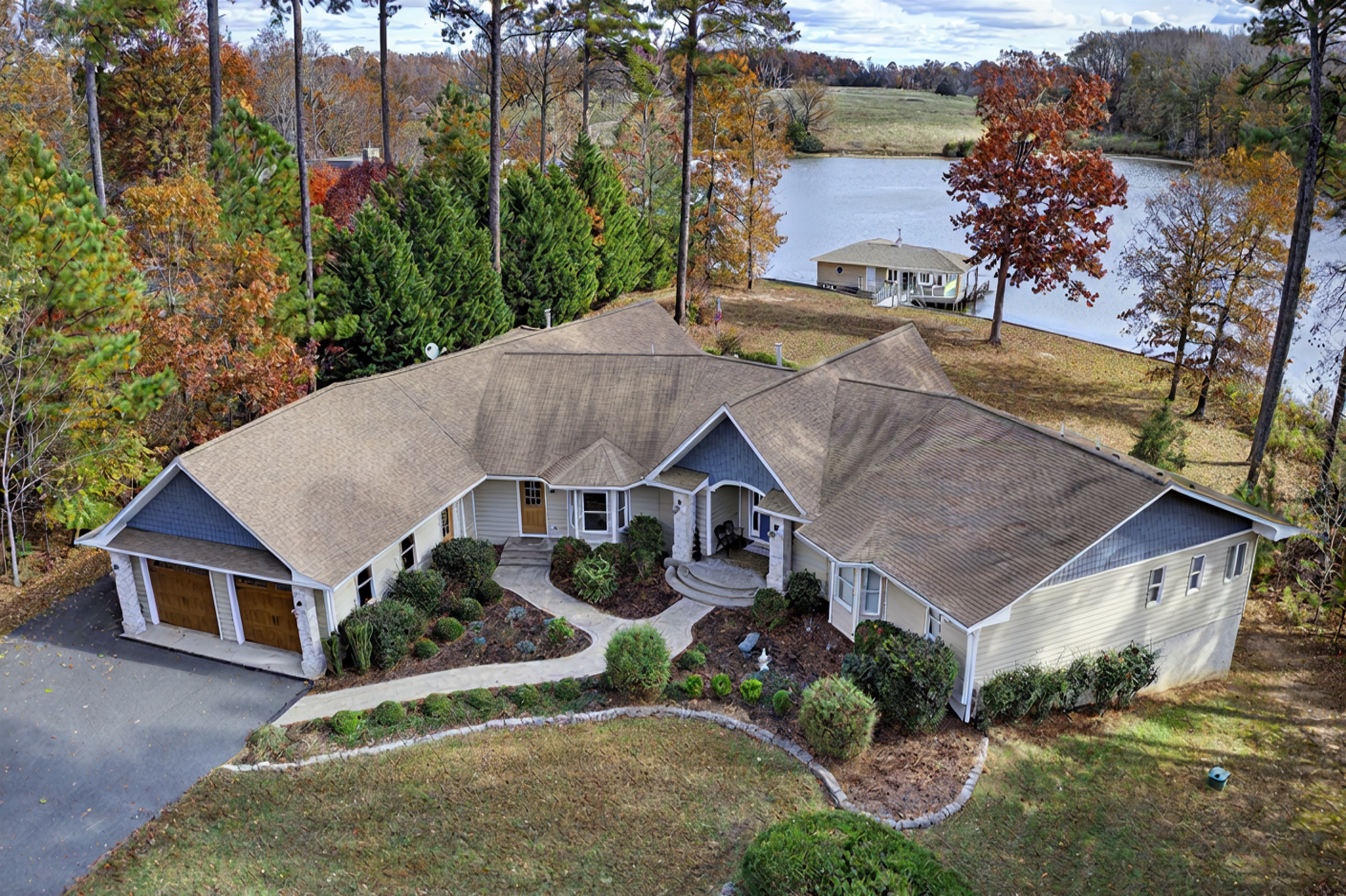A bird’s-eye view of Compass Points reveals its stunning position on the private side of Lake Anna.