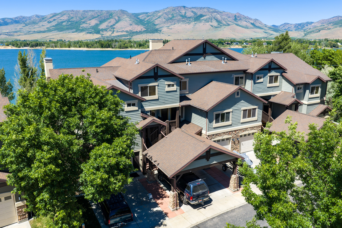Lakeside Village offers an unbeatable location along the shores of Pineview Reservoir.