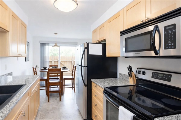 Enjoy all new appliances- drip coffee maker (4 individual coffee packets and 4 sugar and creamers available), Blender, toaster, Oven, microwave, dishwasher, electric stove, garbage disposalAll appliances available