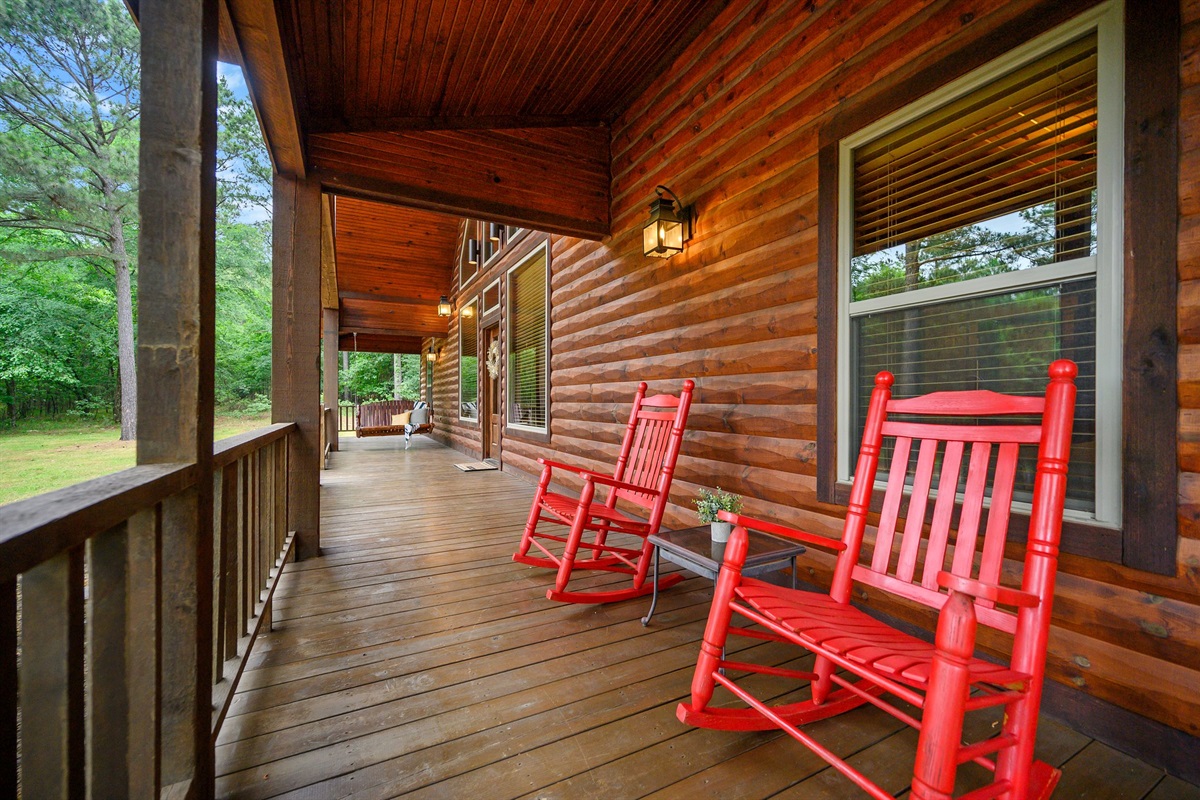 ❤️ Slow mornings on the porch never looked better