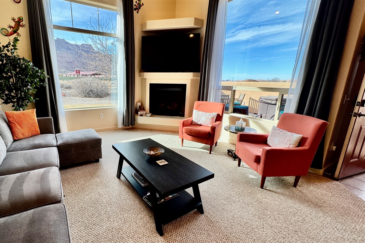 Living Room with Red Rock Views!