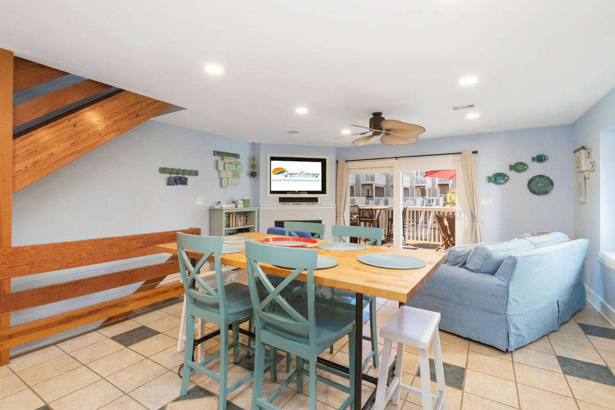 Your spacious living and dining area has seating for everyone &mdash; no one gets stuck at the edge of the room here.	