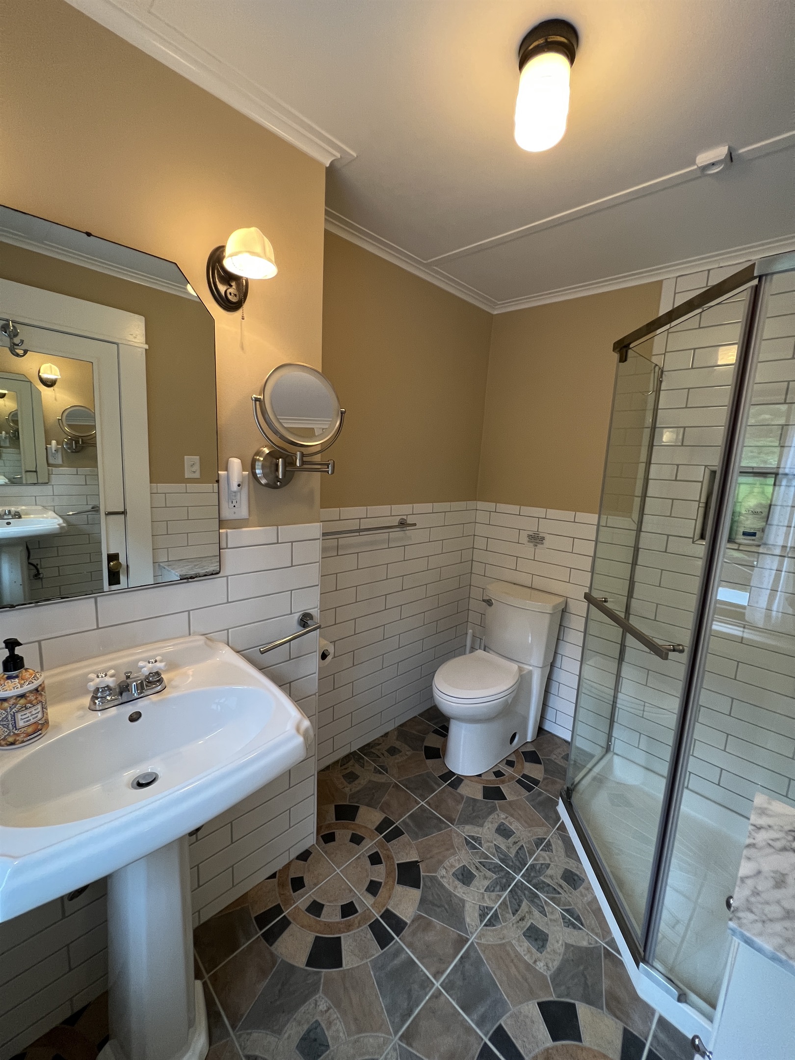2nd floor - hallway bathroom with glass shower