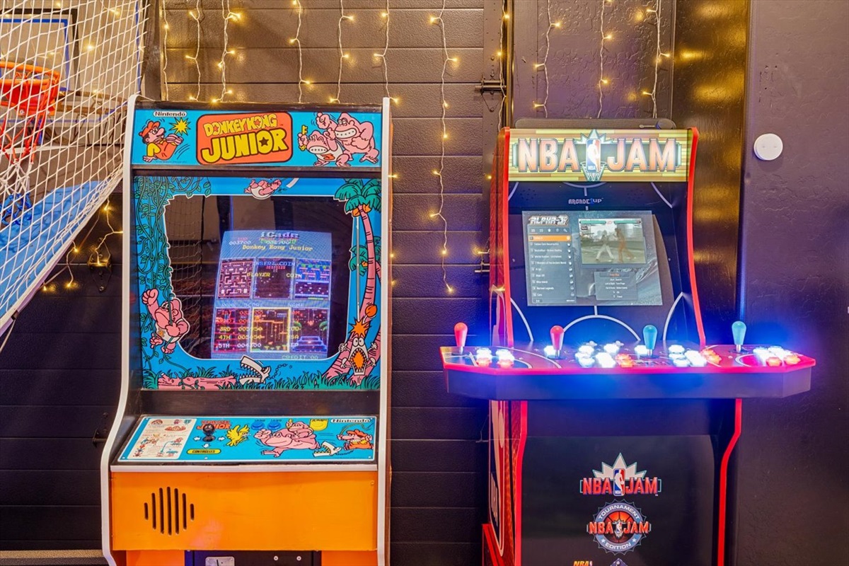 Four player arcade game with 15,000 games including all Nintendo and Play Station games