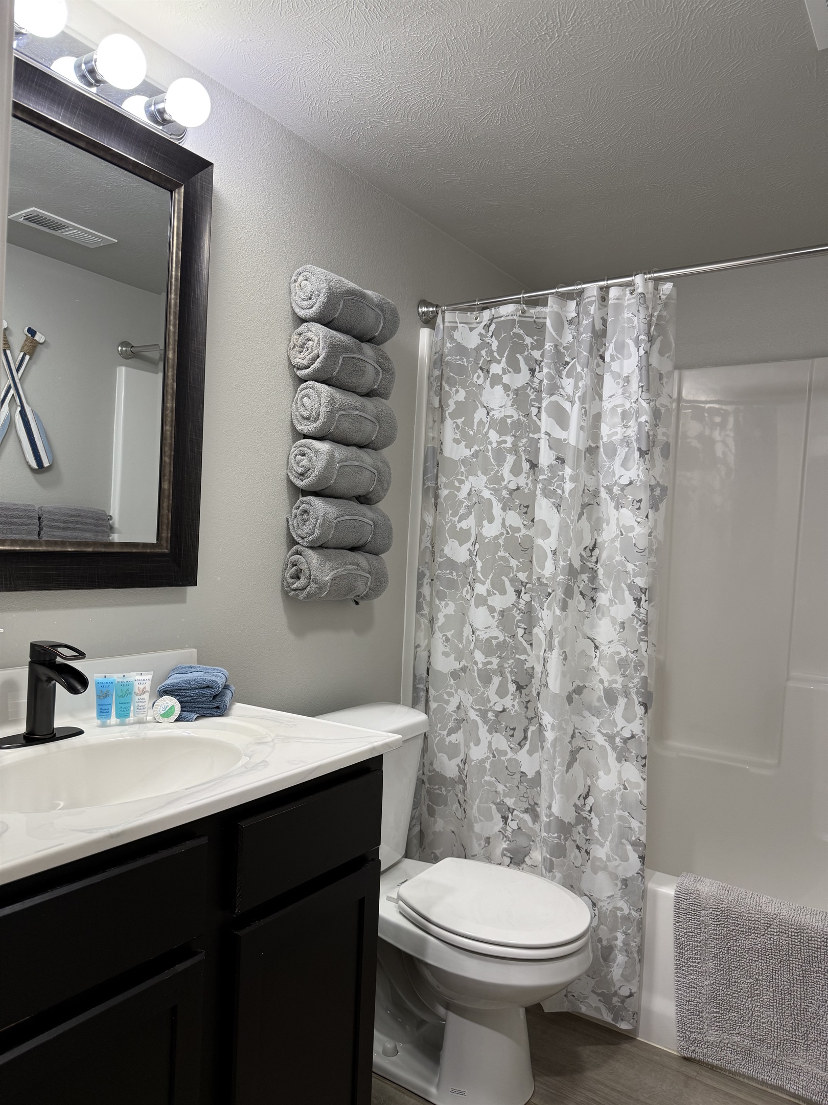 Guest full bathroom