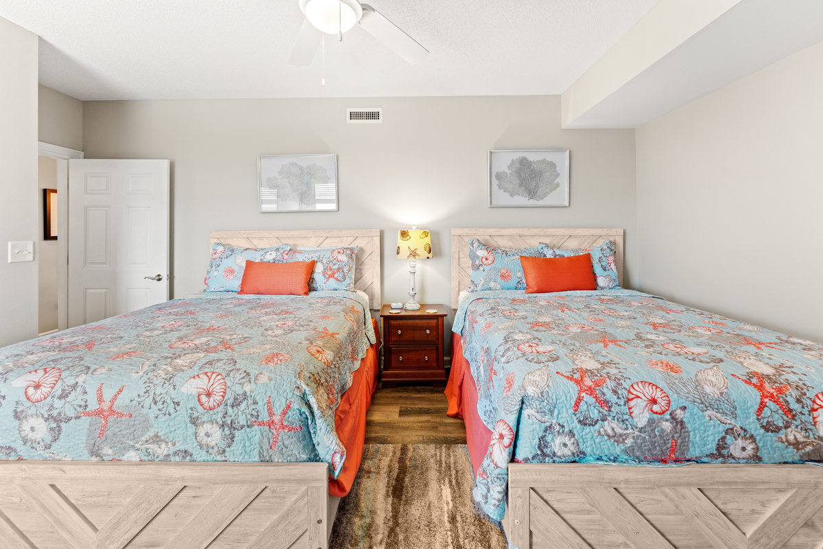 Large 2nd bedroom with 2 queens beds