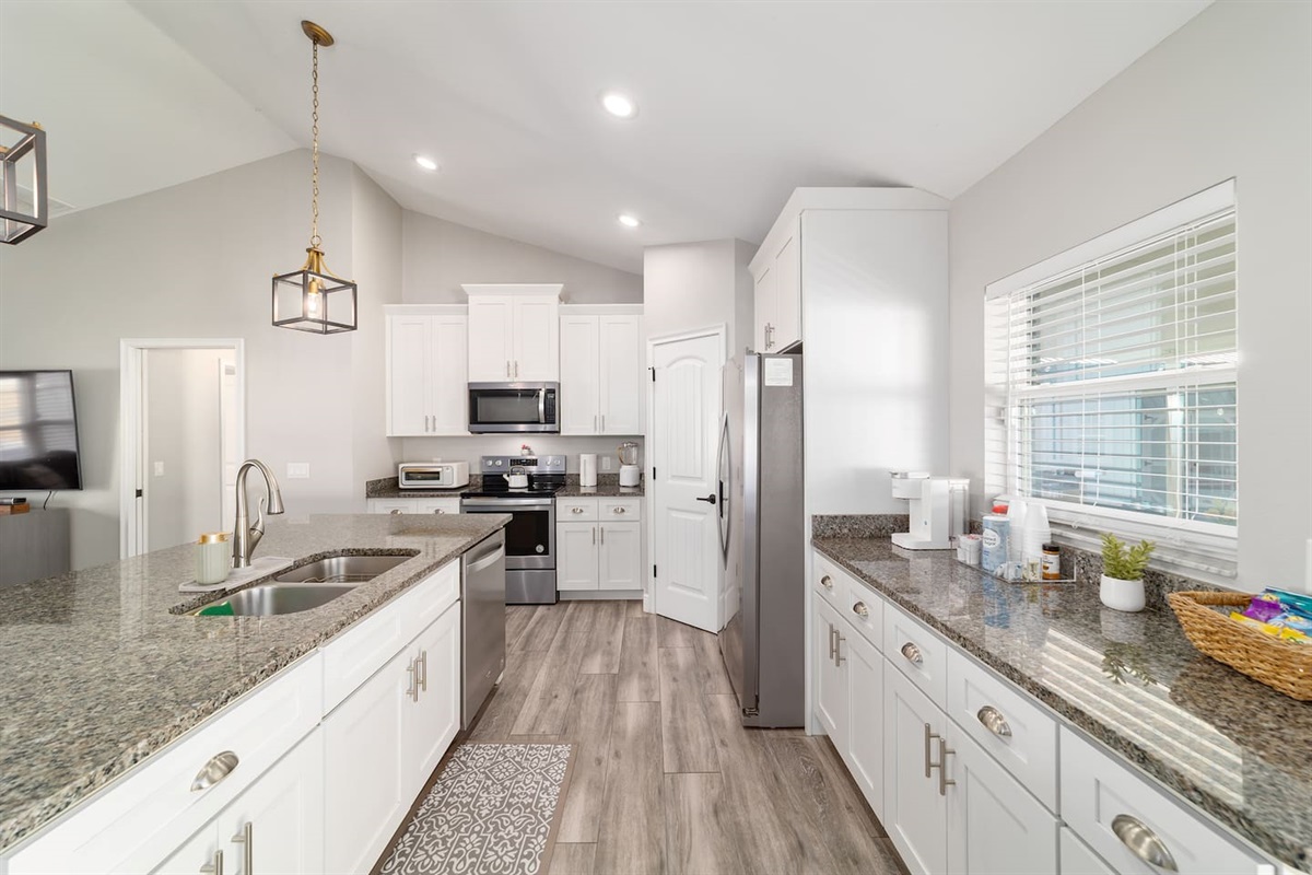 Enjoy complimentary coffee and snacks!