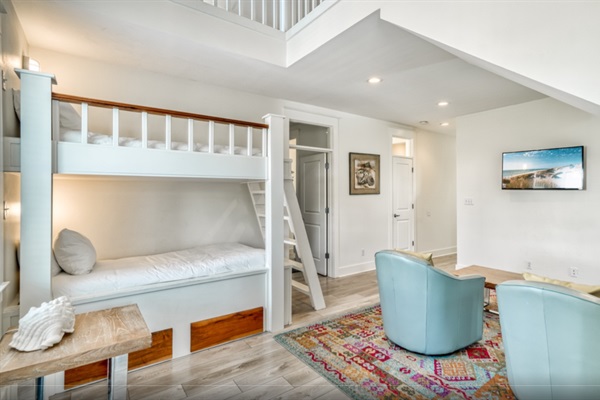 2nd Floor landing area - twin Bunks and sitting area