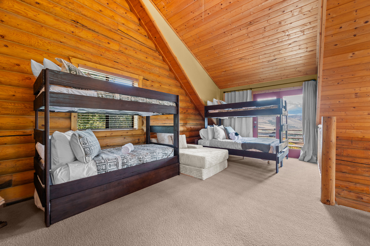Spacious upper loft with bunk beds and flexible sleeping space for families and groups.
