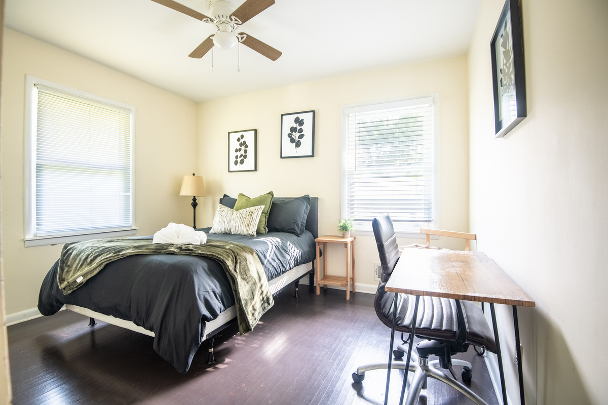 This cozy full bedroom is a great place to unwind after a busy day. Stretch out, catch up on your favorite show, or settle in for a restful night's sleep before tomorrow's adventures. There's also a dedicated space to get your work done!
