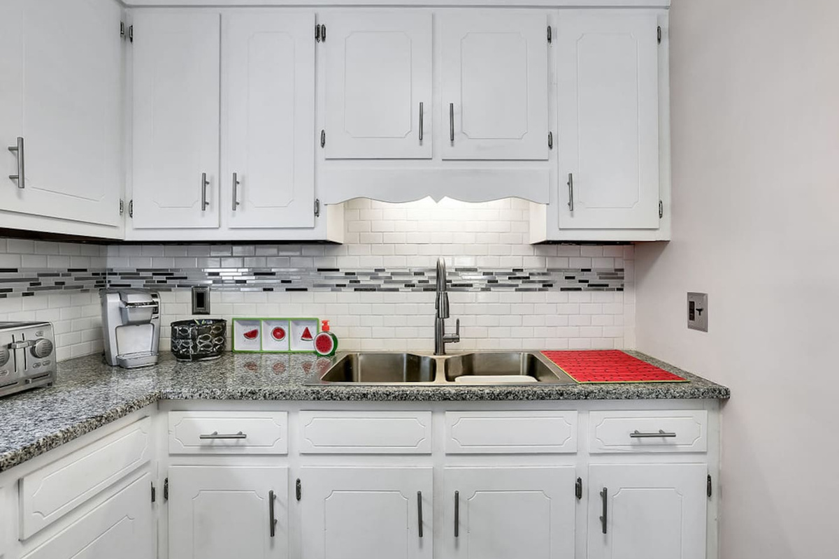 Double Sinks, Single Serve Keurig Beverage Maker