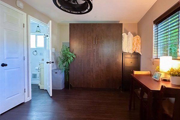 Airy studio room w/ comfy bed & sunlight pouring in