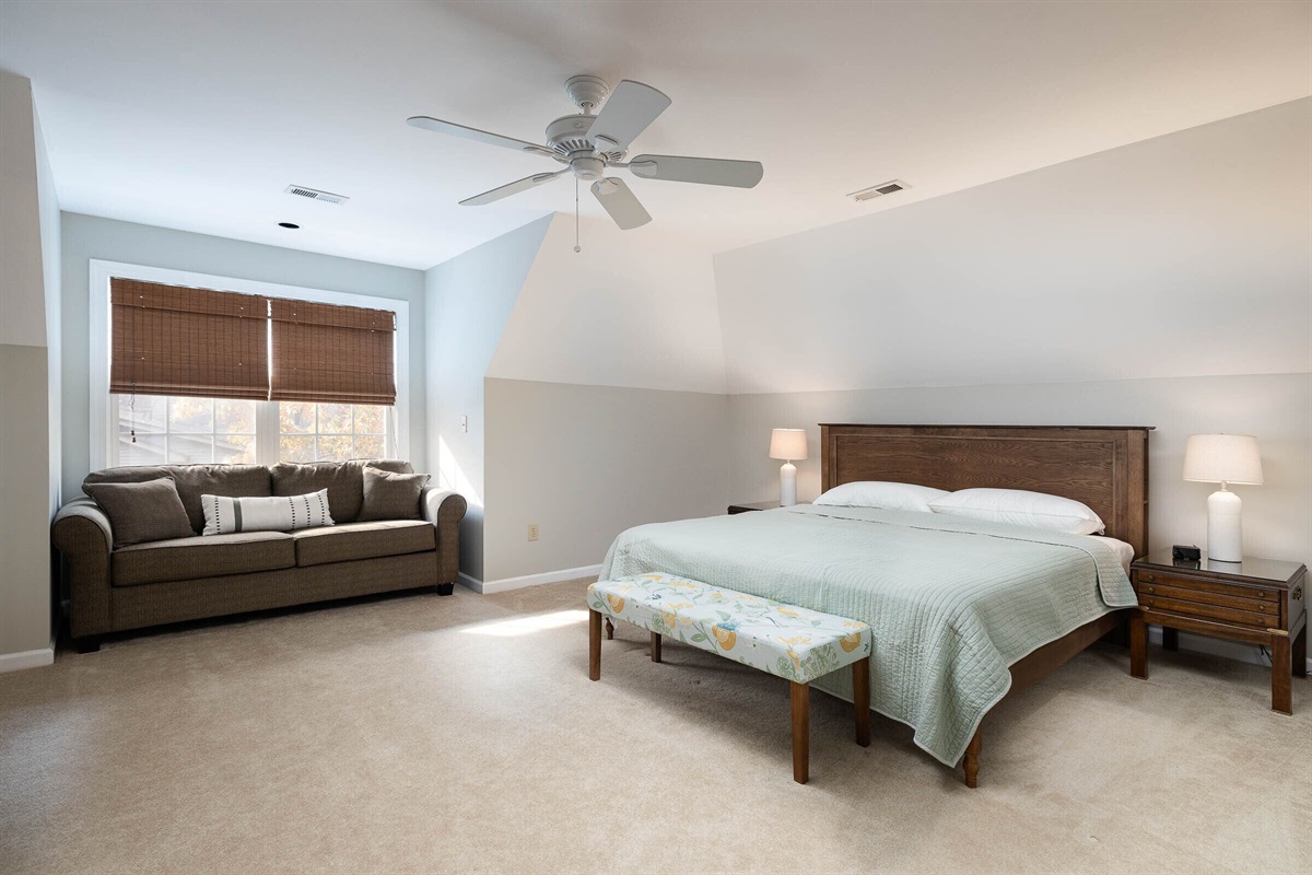 large upstairs bedroom w/king and sofa bed