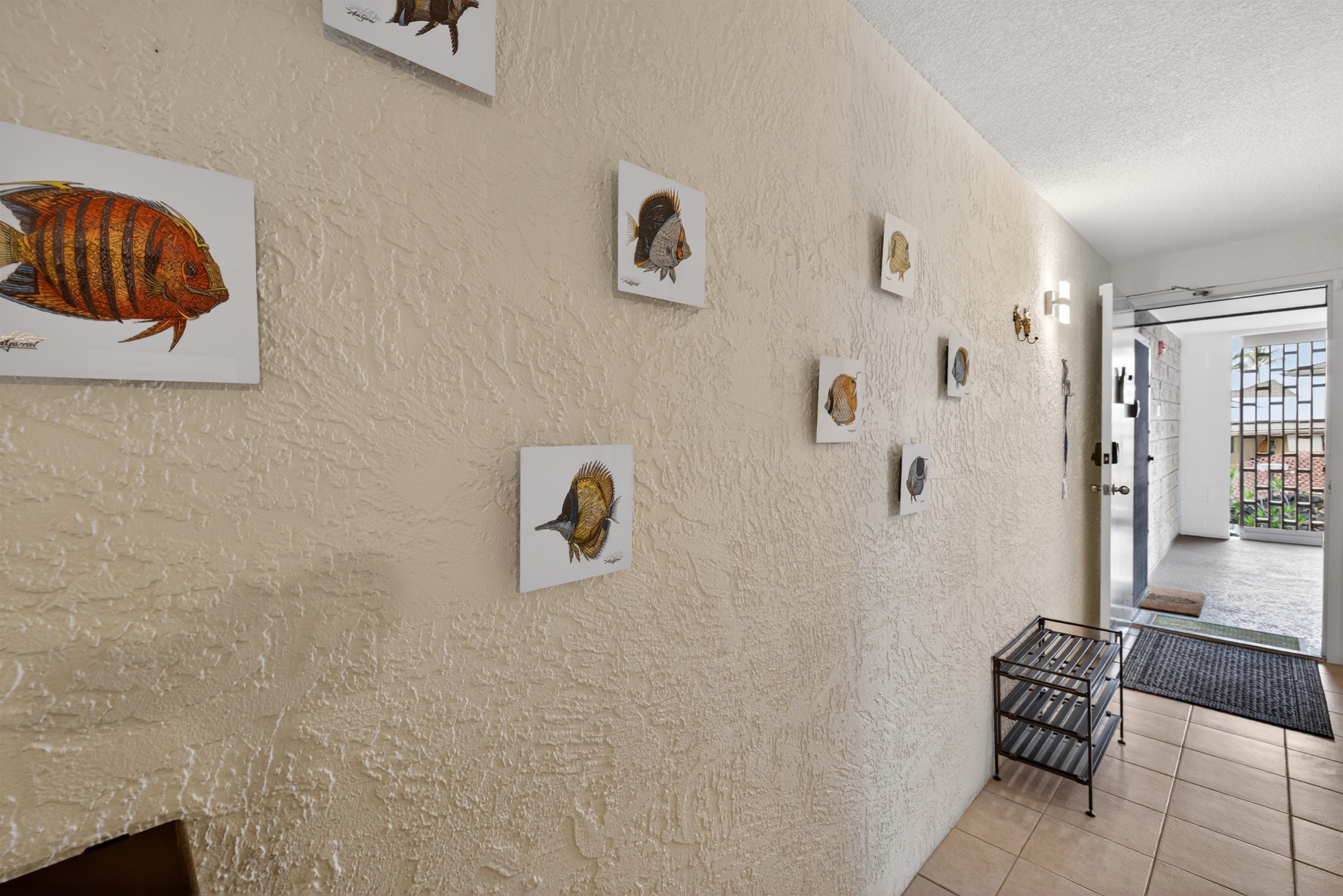 Hallway accented with artwork by our favourite local Kona artist and friend, Alex Gupton—one of the small touches that gives the home its island feel. His gallery is just a 15-minute walk into the village if you’d like to see more of his work.
