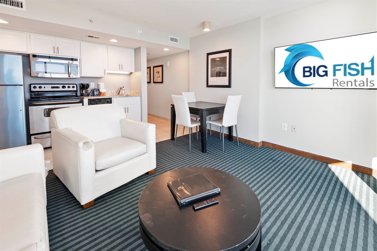 Amazing Living Room with Stunning Views🌊☀️