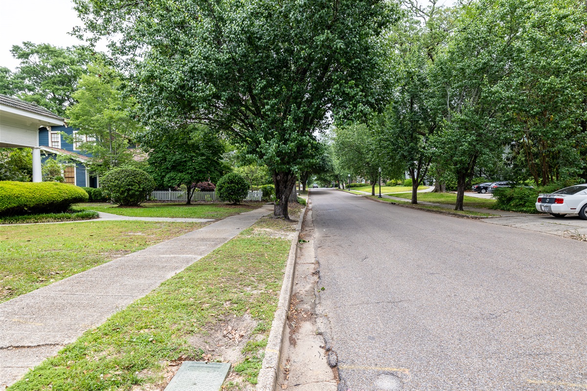 Walk to downtown streets for a peaceful morning or afternoon stroll.