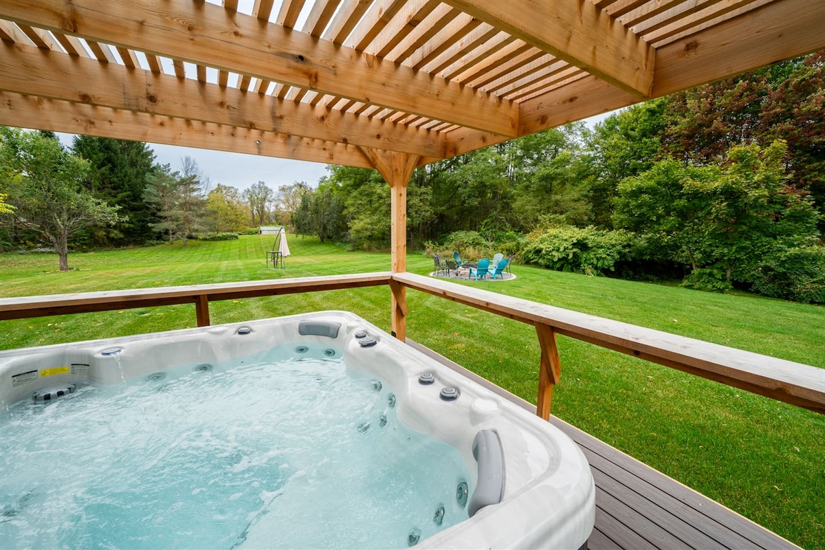 Large Yard with Hot Tub and Fire pits