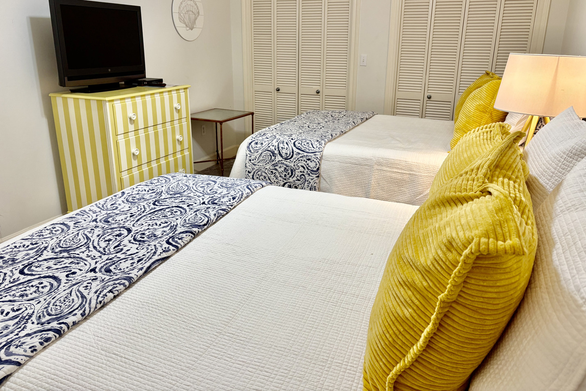 Plenty of closet space in the guest bedroom!