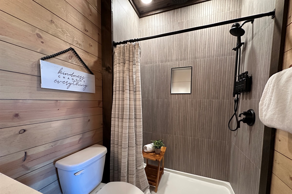 Floor 3 - Queen Bunk Room 3: Full Bathroom
