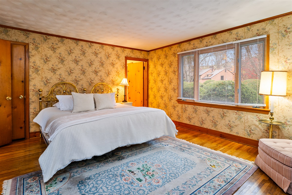 Main floor king with ensuit bathroom- Main house