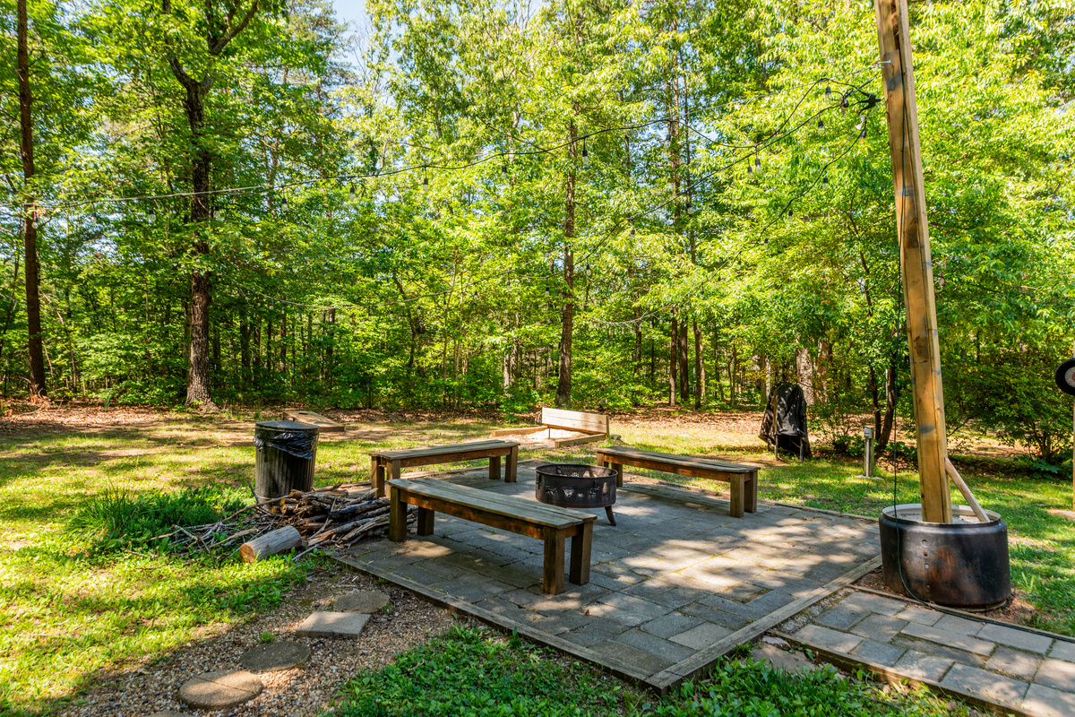 Outdoor Retreat: Gather around the fire pit and soak in nature's beauty at this serene hideaway!
