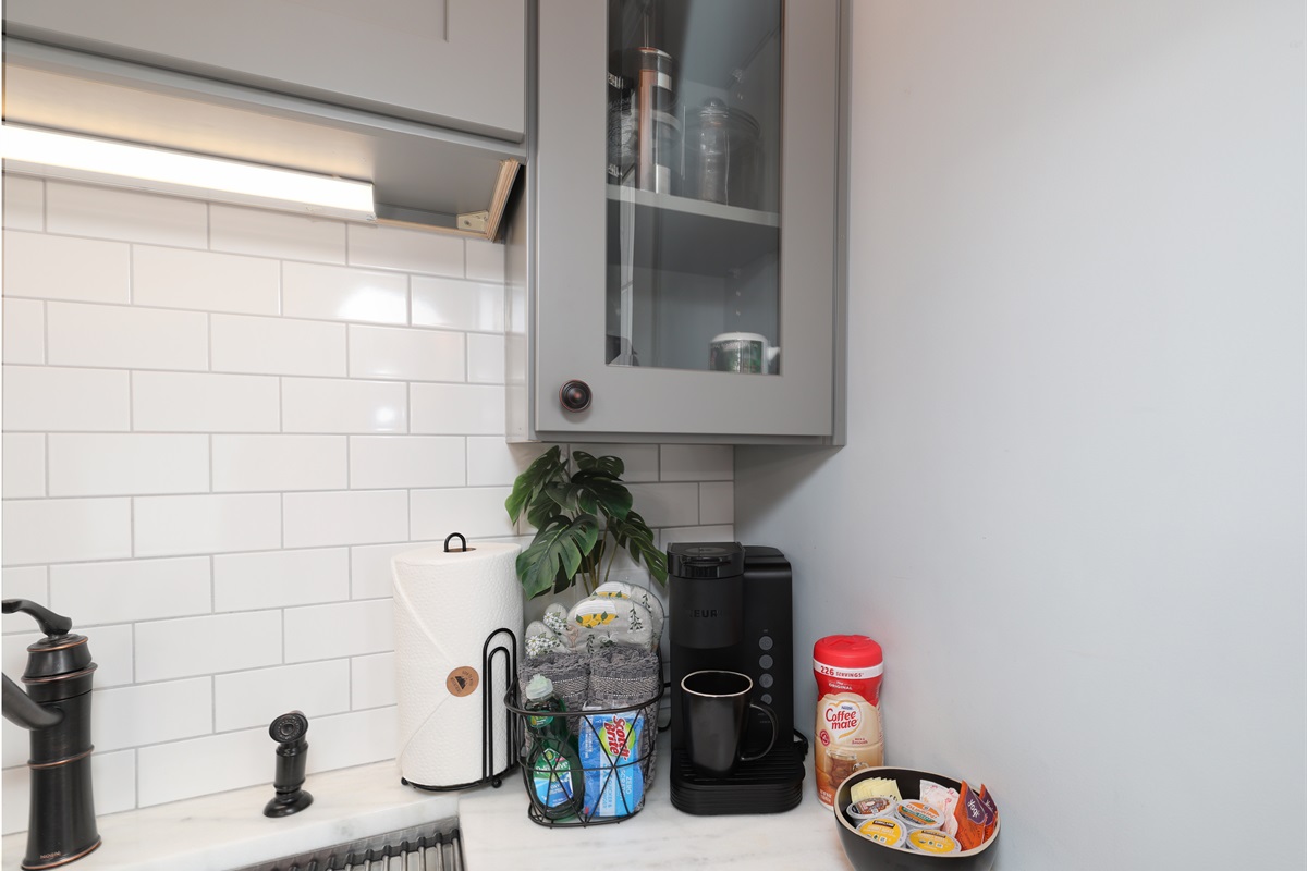 Keuring coffee machine with Complimentary coffee amenities